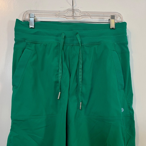 Lululemon Dance Studio Mid-Rise Pants -  Size 8 - Kelly Green - Picture 6 of 10